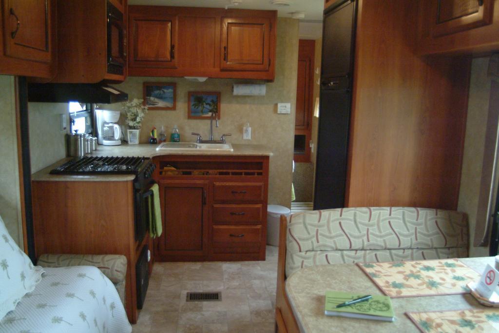 Sea Parrot Ocean View Manor Hotel Indian Brook Room photo