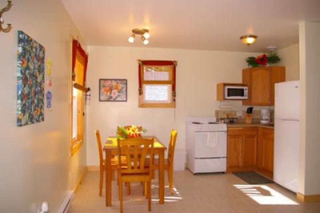 Sea Parrot Ocean View Manor Hotel Indian Brook Room photo