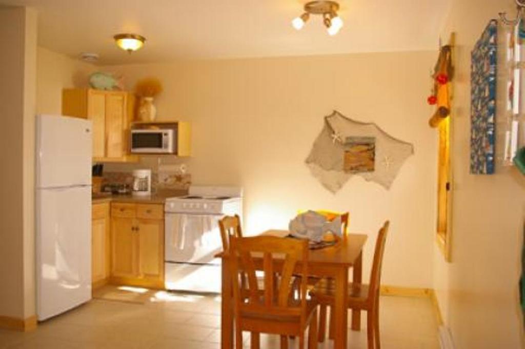 Sea Parrot Ocean View Manor Hotel Indian Brook Room photo