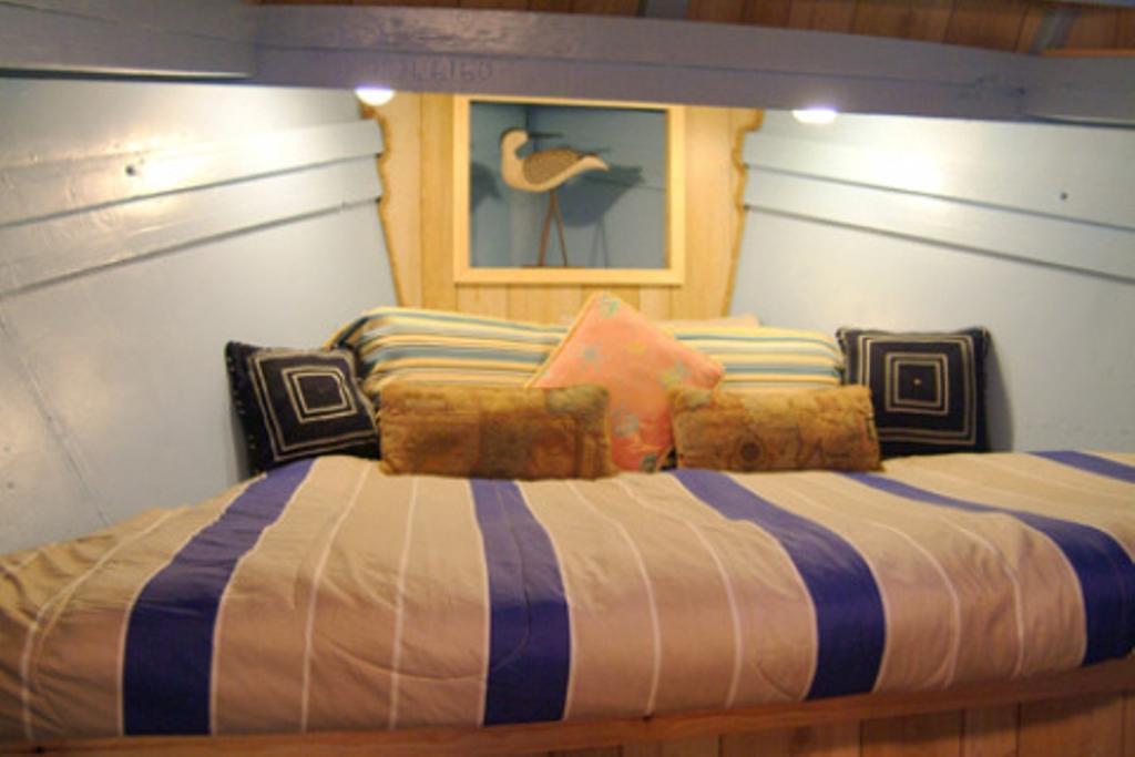 Sea Parrot Ocean View Manor Hotel Indian Brook Room photo